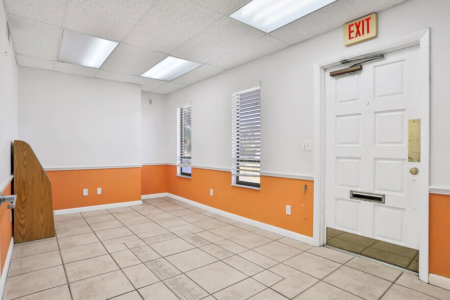 162 Peninsula Dr S, Daytona Beach, FL à vendre - Photo du bâtiment - Image 3 de 50