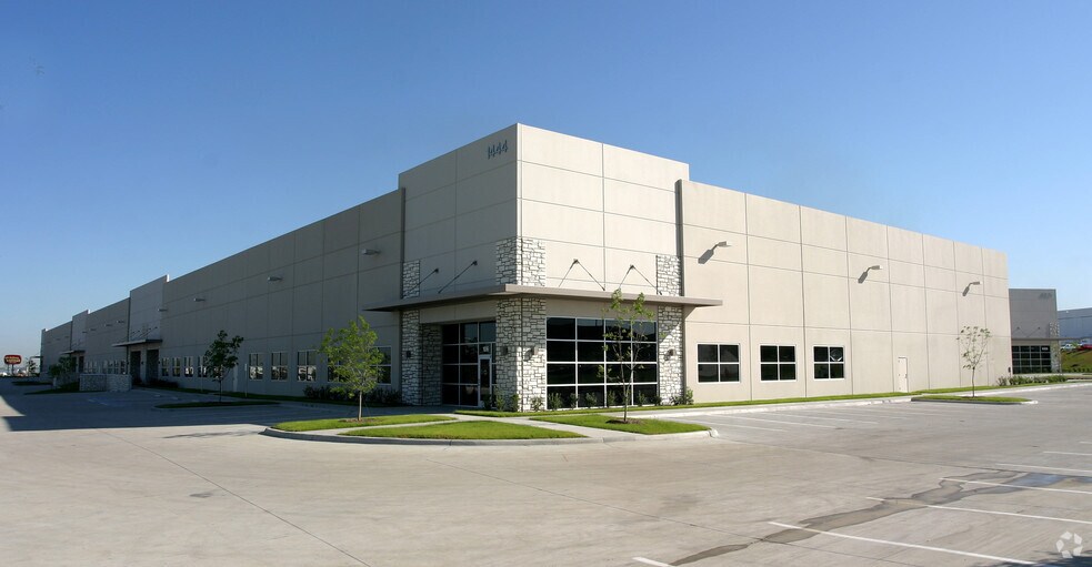 1444 N Cockrell Hill Rd, Dallas, TX à louer - Photo du bâtiment - Image 3 de 6