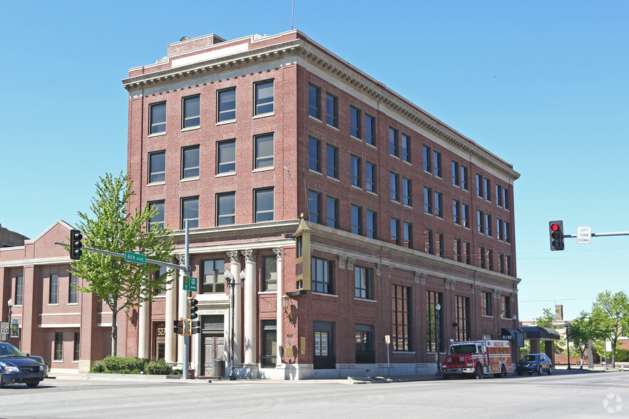 527-529 Commercial St, Emporia, KS à vendre - Photo principale - Image 1 de 1