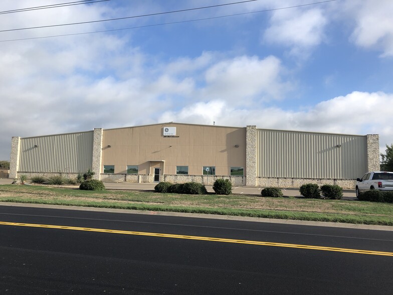 650 W Industrial Blvd, Cleburne, TX à vendre - Photo principale - Image 1 de 1