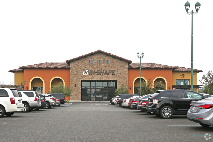 11410 Ming Ave, Bakersfield, CA à louer - Photo du bâtiment - Image 2 de 2