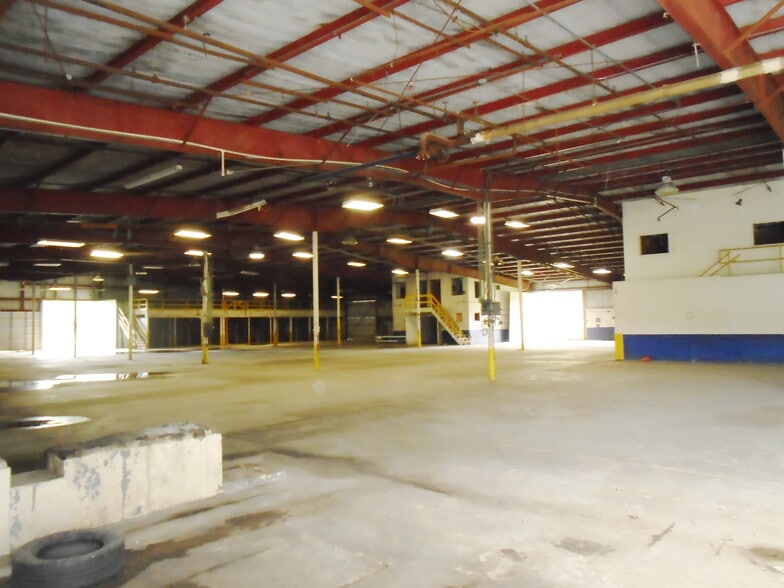 501 Lakeshore Dr, Kuttawa, KY for sale - Building Photo - Image 3 of 27