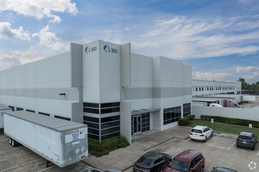 300 Airtex Dr, Houston, TX à louer - Photo du bâtiment - Image 1 de 17