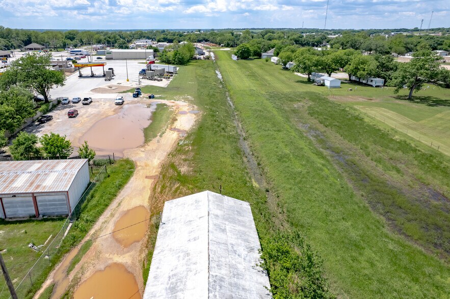 107.5 4th, Lindsay, OK à vendre - Photo du bâtiment - Image 3 de 34