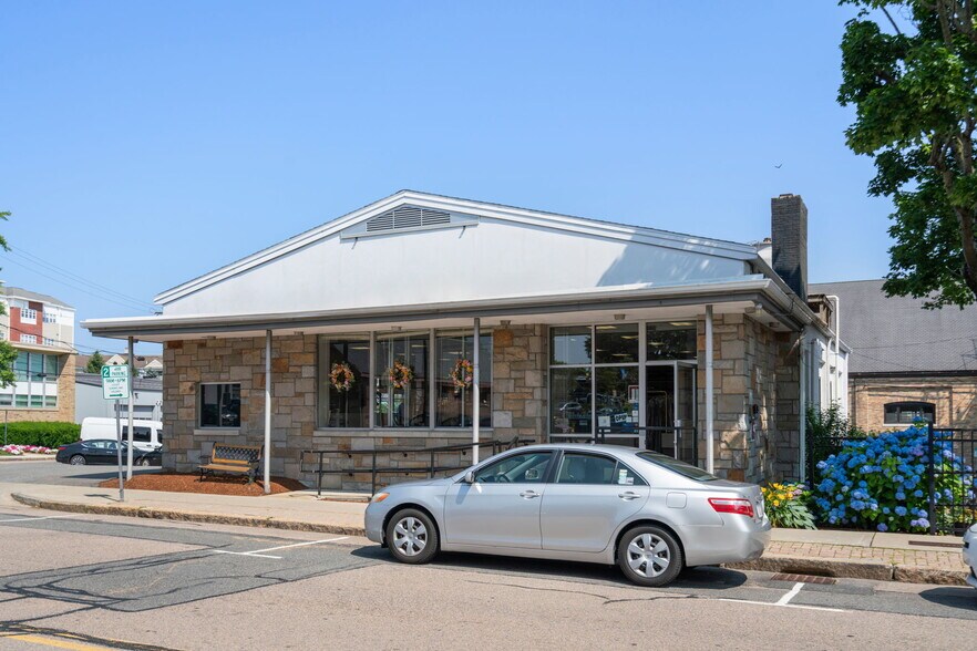 157 Central St, Norwood, MA à louer - Photo du bâtiment - Image 3 de 4