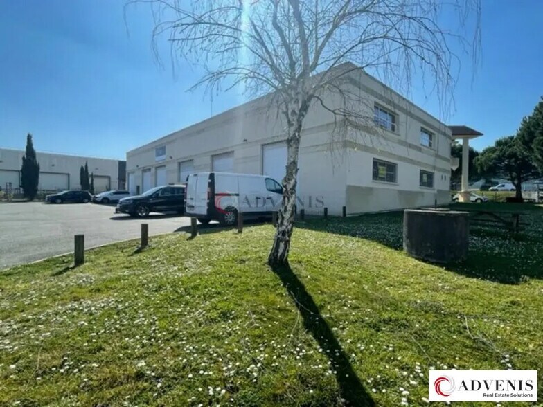 Flex in Eysines for lease - Building Photo - Image 1 of 8