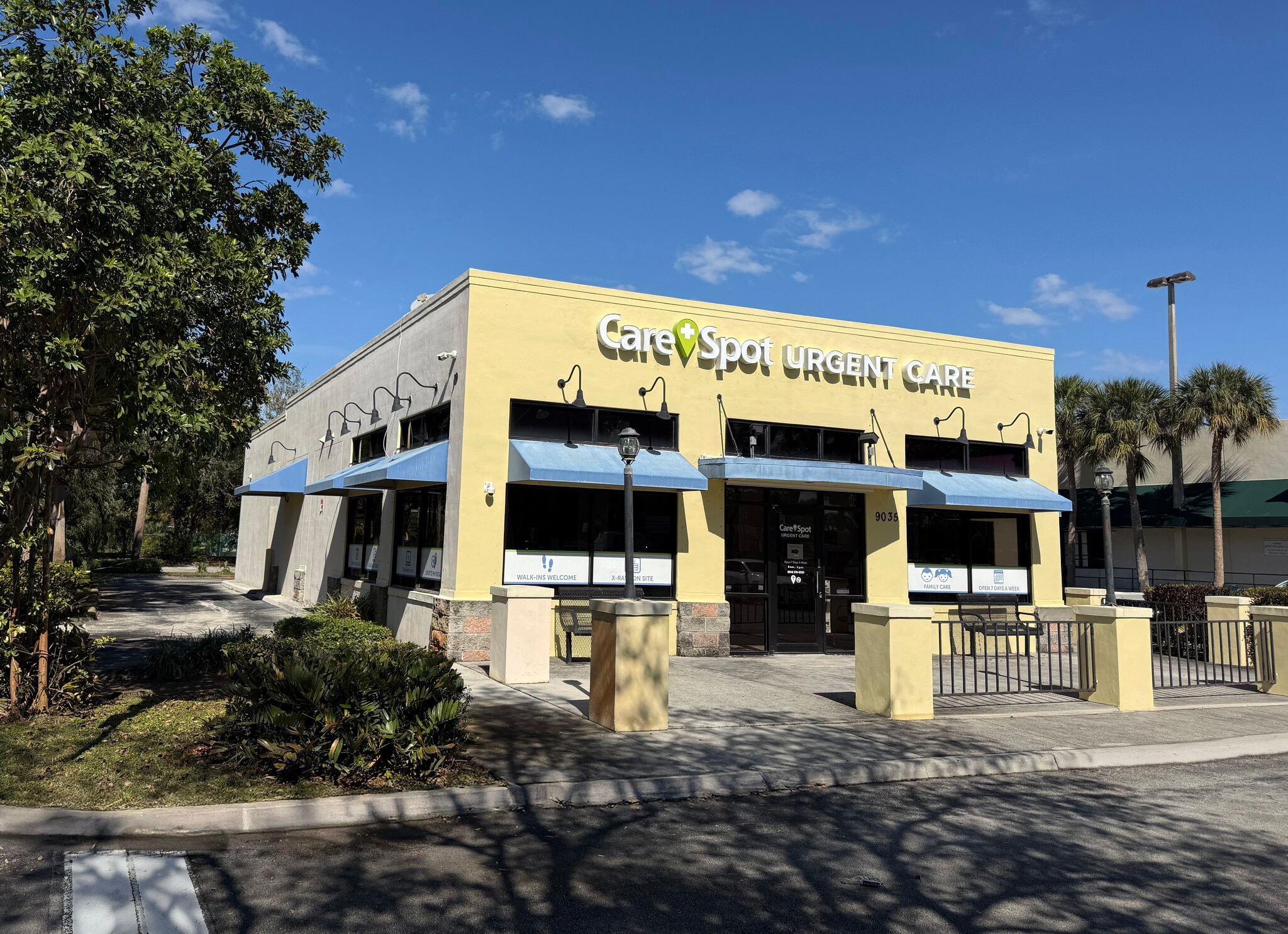 9035 Pines Blvd, Pembroke Pines, FL for lease Interior Photo- Image 1 of 8