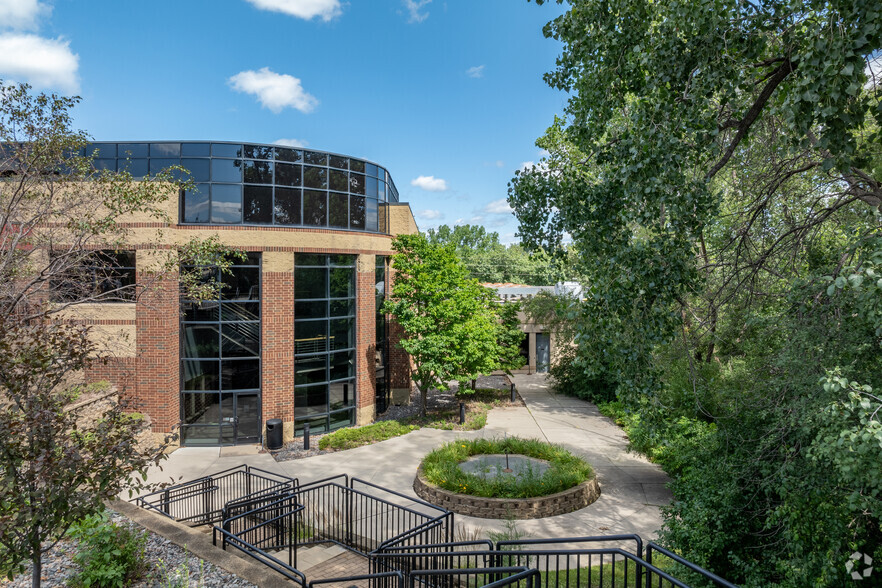 Arden Hills Corporate Center portfolio of 2 properties for sale on LoopNet.ca - Building Photo - Image 1 of 25