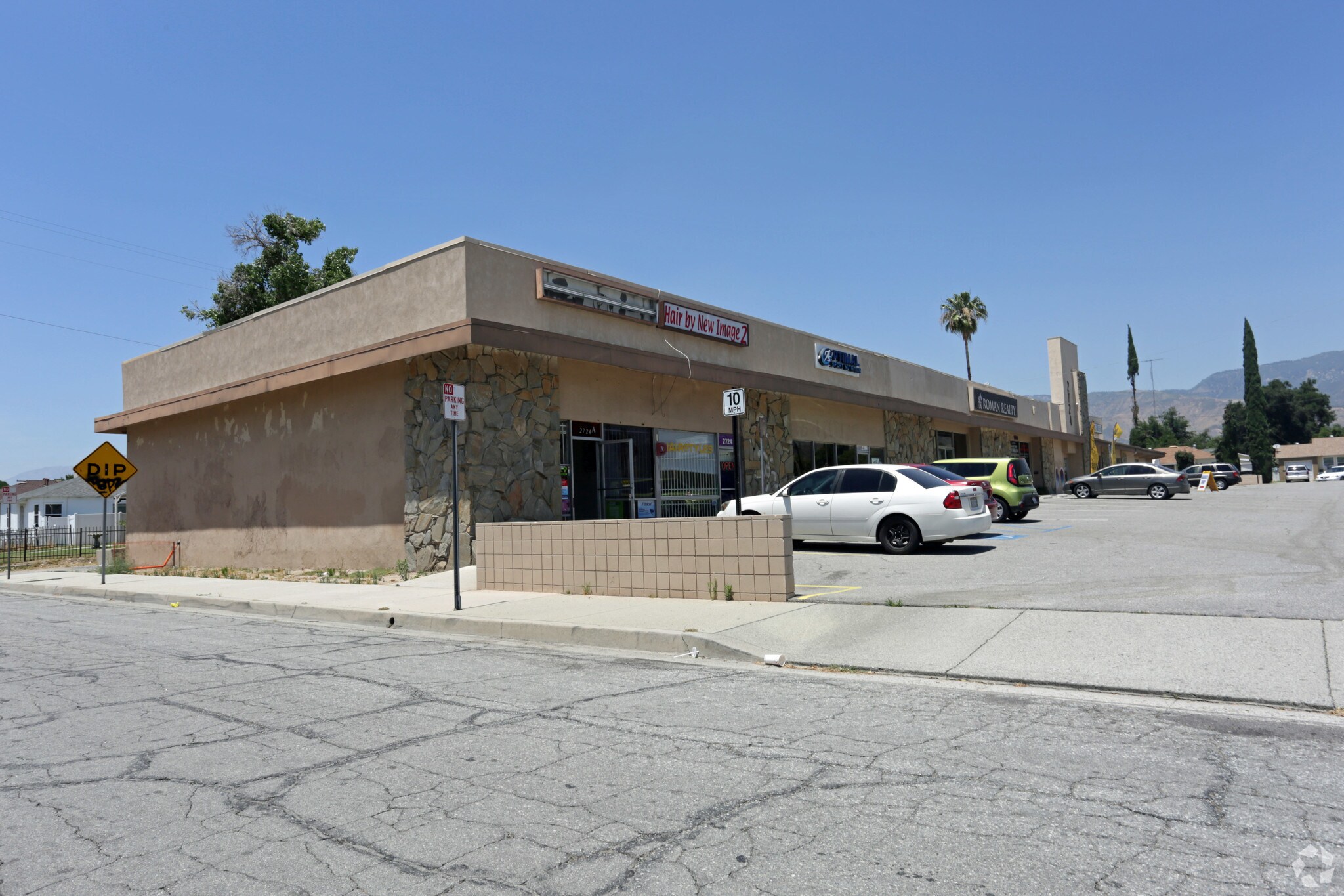 2724 N Waterman Ave, San Bernardino, CA à louer Photo principale- Image 1 de 2
