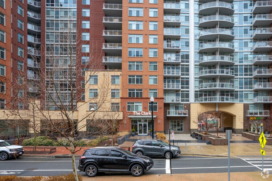 3400 S Clark St, Arlington, VA à louer - Photo du bâtiment - Image 2 de 32
