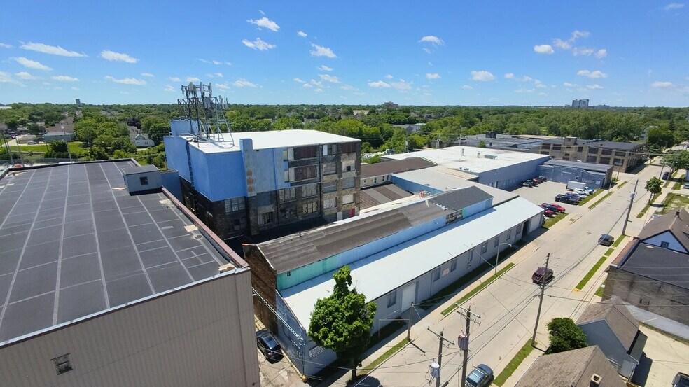 737 W Cleveland Ave, Milwaukee, WI à vendre - Photo du bâtiment - Image 2 de 15