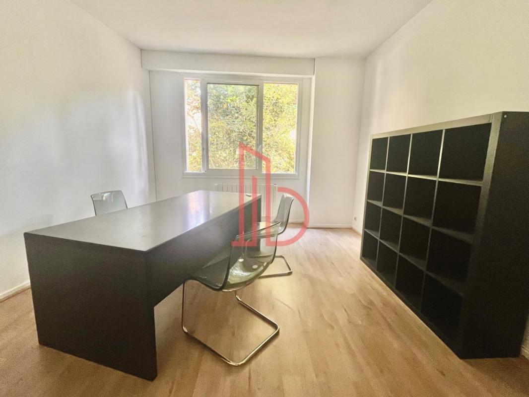 Office in Bordeaux for lease Building Photo- Image 1 of 5