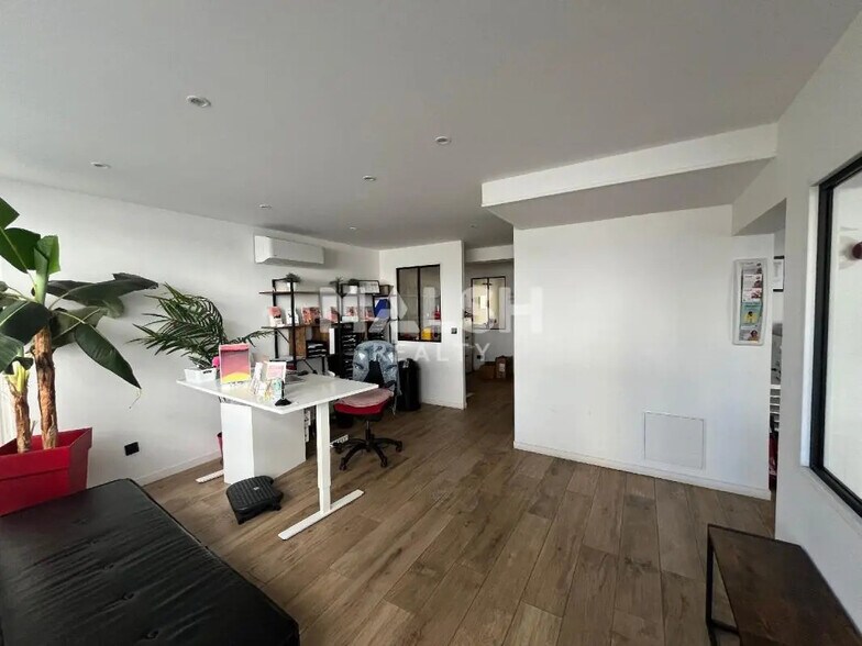 Retail in Lyon for sale - Interior Photo - Image 3 of 7