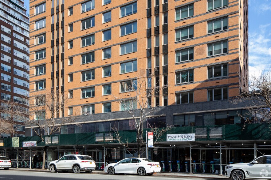 200 E 62nd St, New York, NY for lease - Building Photo - Image 3 of 4