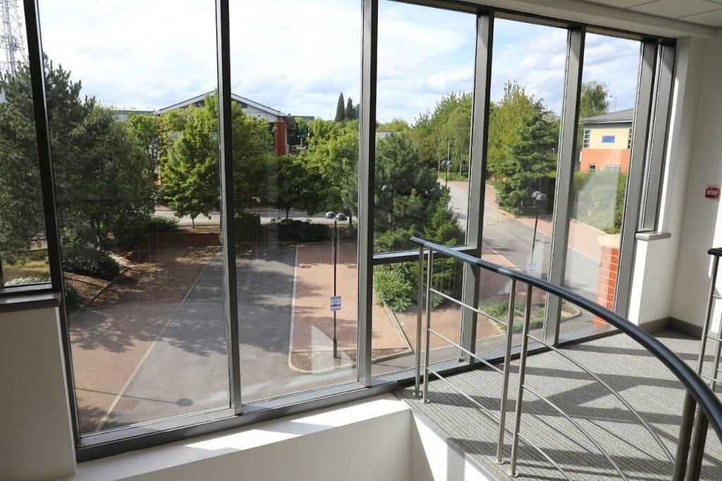 1 Sterling Way, Tingley à louer Photo intérieure- Image 1 de 2