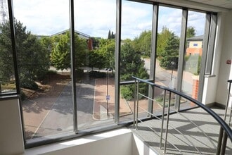 1 Sterling Way, Tingley à louer Photo intérieure- Image 1 de 2