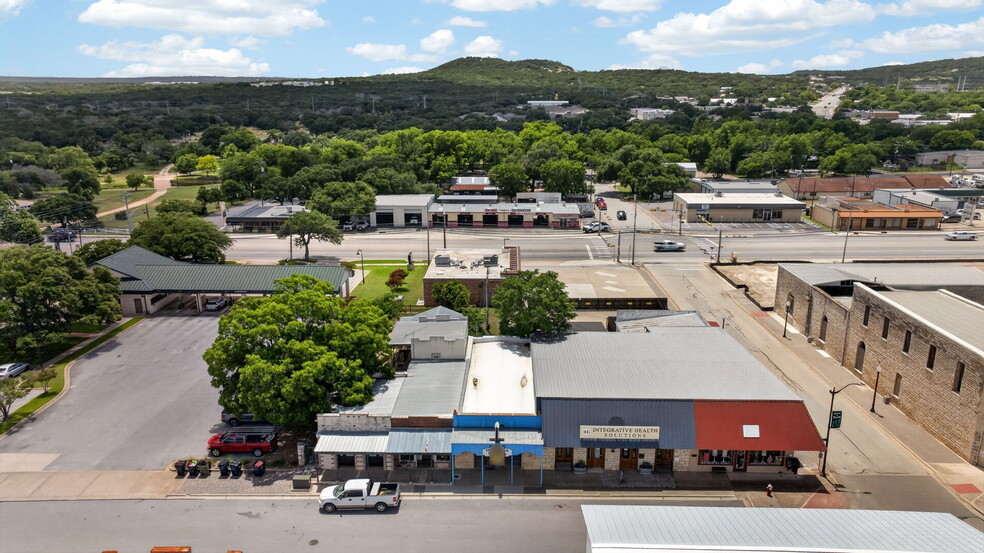 308 S Main St, Burnet, TX à vendre - Photo du bâtiment - Image 2 de 13