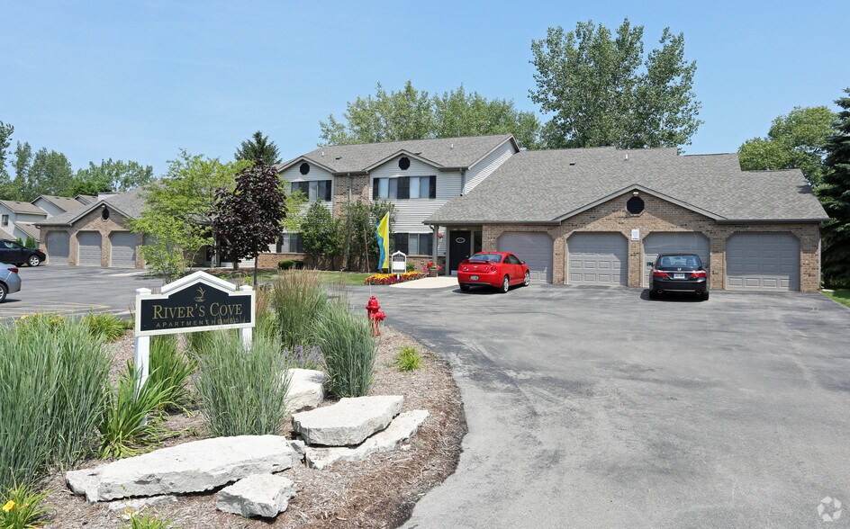 W172N11392 Division Rd, Germantown, WI for sale - Primary Photo - Image 1 of 1