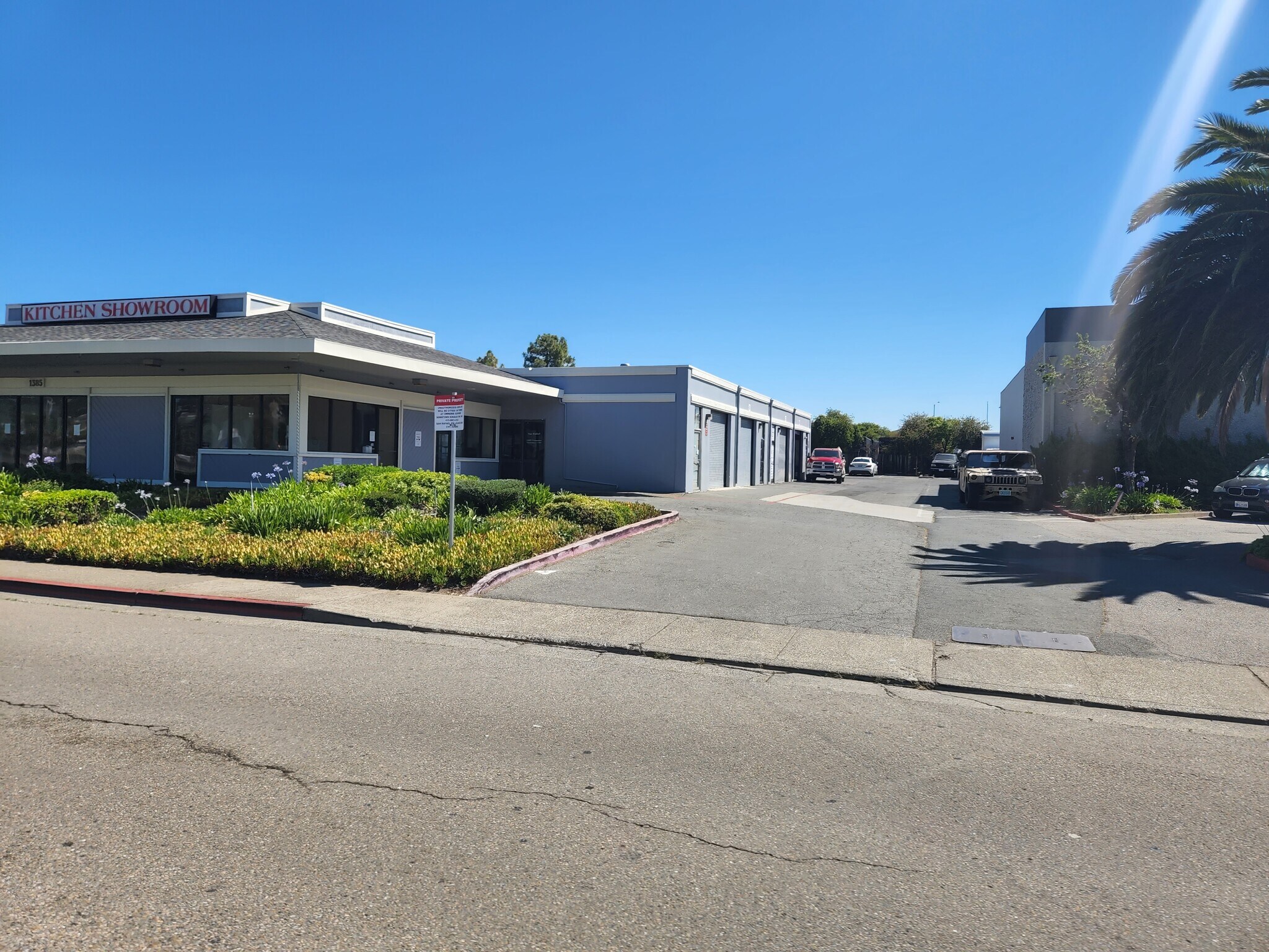 1385 E Francisco Blvd, San Rafael, CA à louer Photo principale- Image 1 de 2