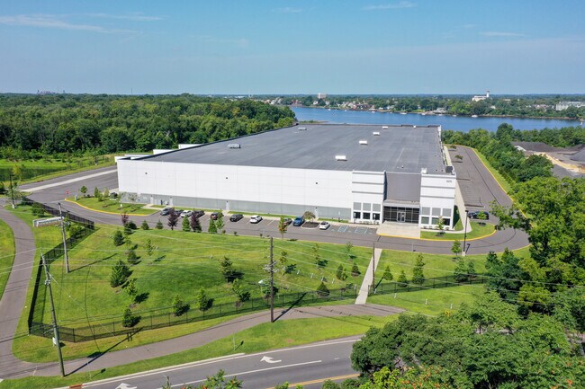 Plus de détails pour 1651 River Rd, Burlington, NJ - Industriel à louer