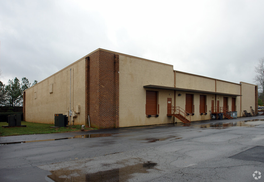 990 Norcross Industrial Ct, Norcross, GA for lease - Building Photo - Image 3 of 5