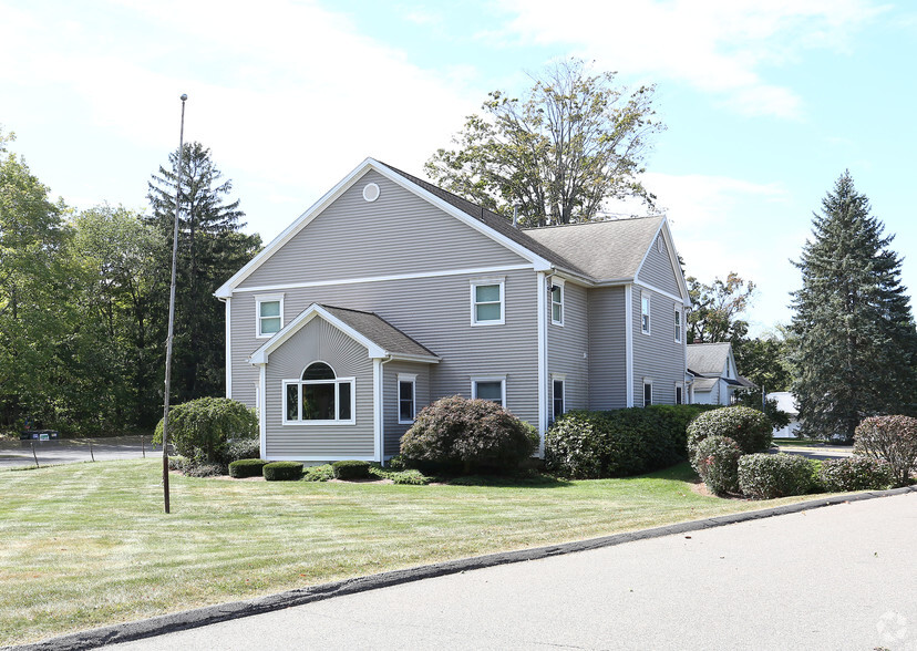 256 N Main St, Southington, CT à louer - Photo du bâtiment - Image 1 de 13