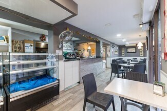 Plus de détails pour Multi-résidentiel à vendre