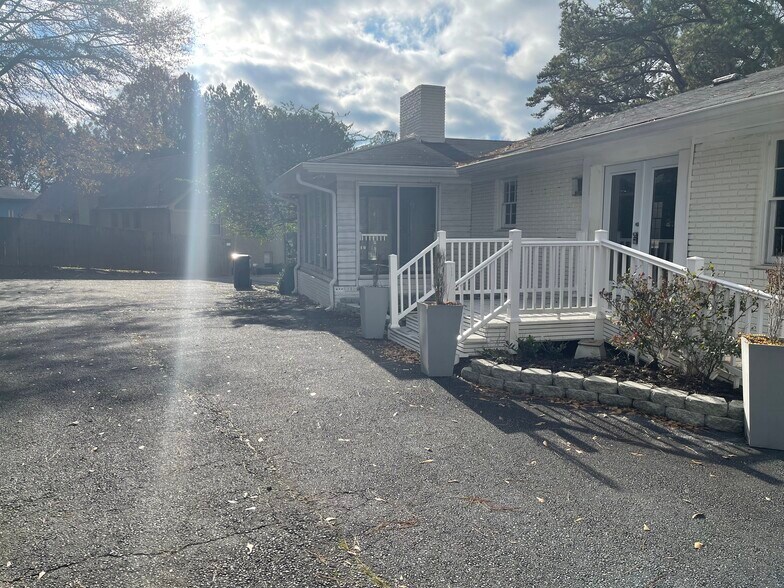 3036 NE Roswell Rd, Marietta, GA for lease - Building Photo - Image 3 of 9