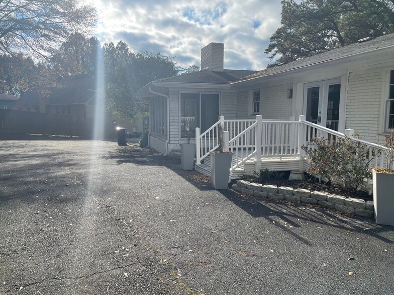 3036 NE Roswell Rd, Marietta, GA à louer - Photo du bâtiment - Image 3 de 9