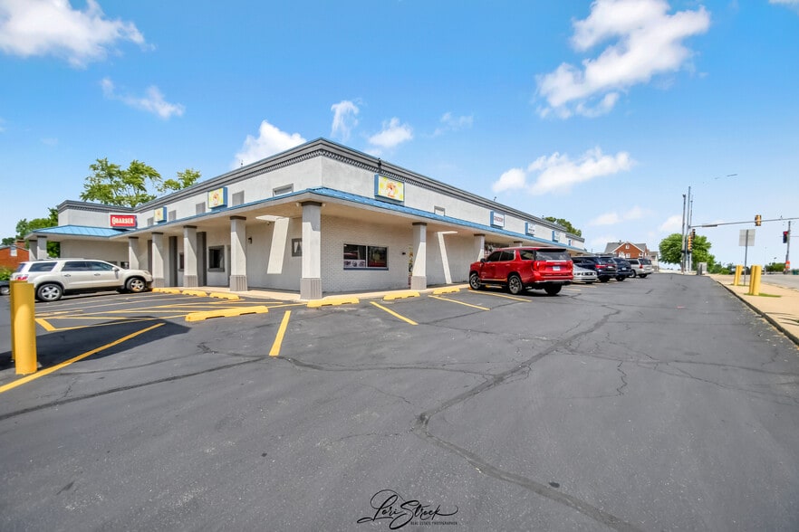 800 Theodore, Crest Hill, IL for sale - Building Photo - Image 2 of 16