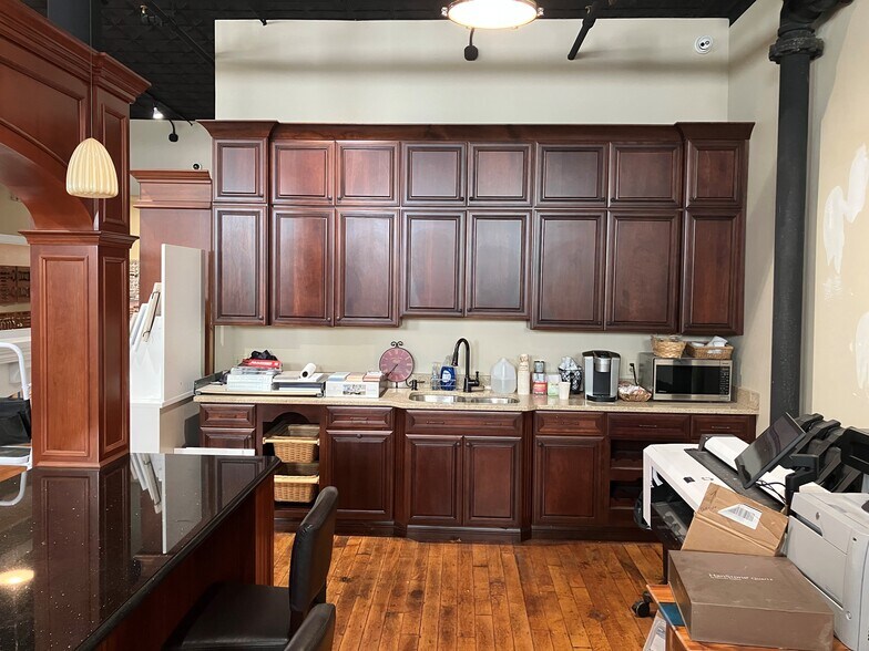 419 Lincoln St, Marlborough, MA à louer - Photo intérieure - Image 3 de 13