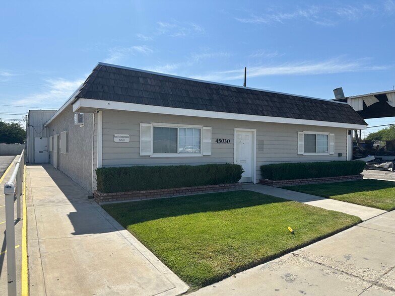 45030 Trevor Ave, Lancaster, CA à vendre - Photo du bâtiment - Image 2 de 2