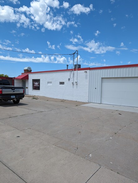 114 W 4th St S, Newton, IA for sale - Building Photo - Image 3 of 9