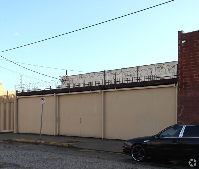 116 W 32nd St, Los Angeles, CA for sale - Building Photo - Image 2 of 2