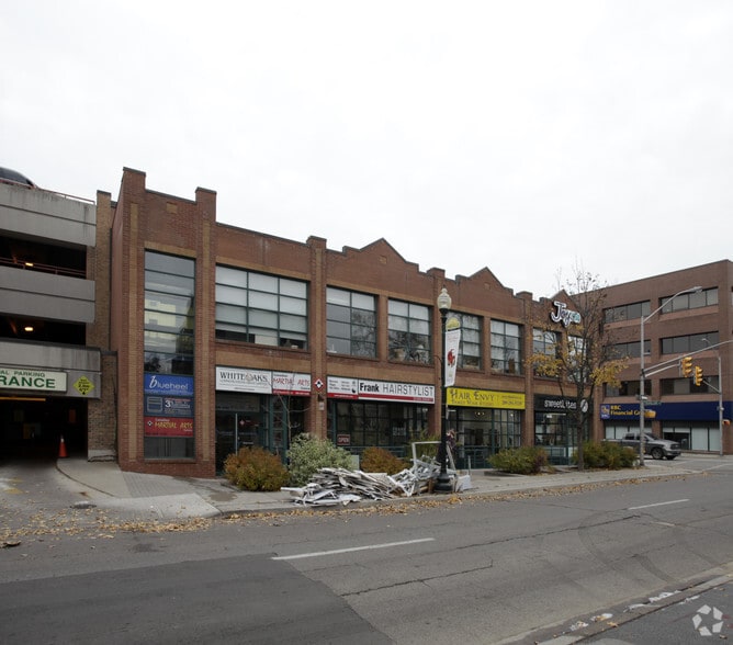 115 Trafalgar Rd, Oakville, ON for lease - Building Photo - Image 2 of 2