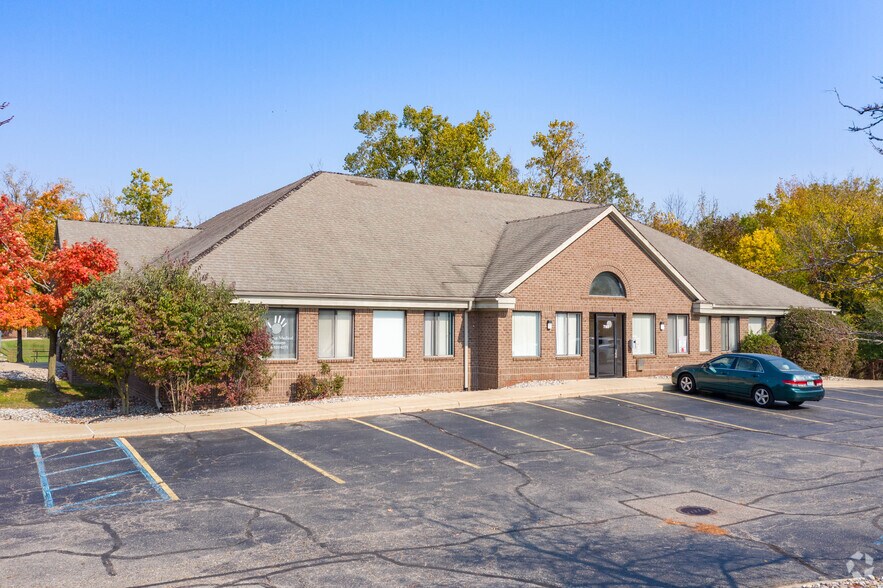 780 W Lake Lansing Rd, East Lansing, MI à louer - Photo du bâtiment - Image 1 de 4