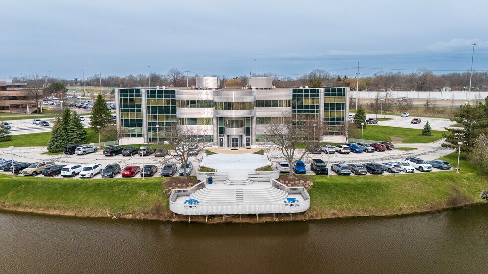 5915 Landerbrook Dr, Mayfield Heights, OH à louer - Photo du bâtiment - Image 1 de 9