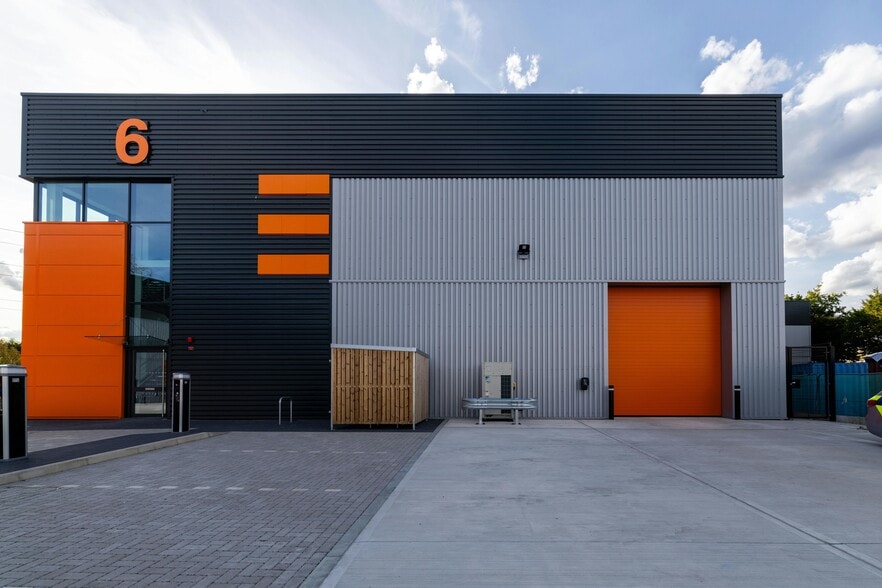 Roding Ln S, Woodford Green for lease - Building Photo - Image 3 of 90