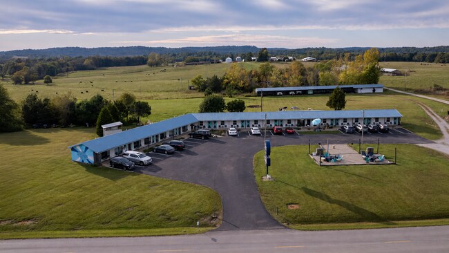 Plus de détails pour 13857 Falls of Rough Rd, Falls Of Rough, KY - Services hôteliers à vendre