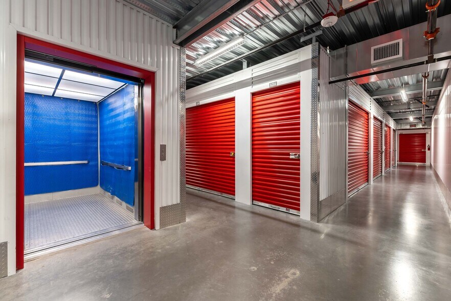 All Storage 7 Property Portfolio portefeuille de 7 propriétés à vendre sur LoopNet.ca - Photo du bâtiment - Image 2 de 21