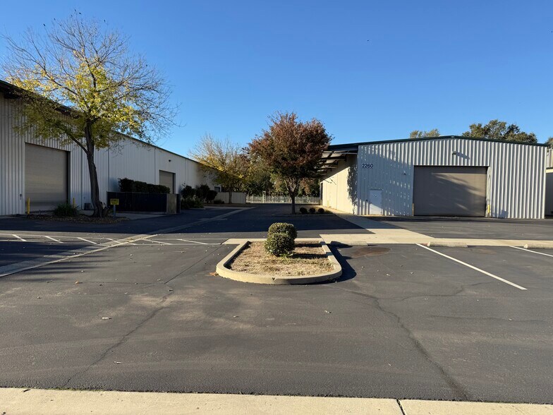 2270 Ivy St, Chico, CA à vendre - Photo du bâtiment - Image 2 de 16