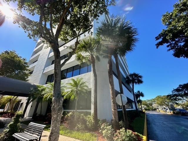 2290 10th Ave N, Lake Worth, FL à louer - Photo du bâtiment - Image 2 de 11