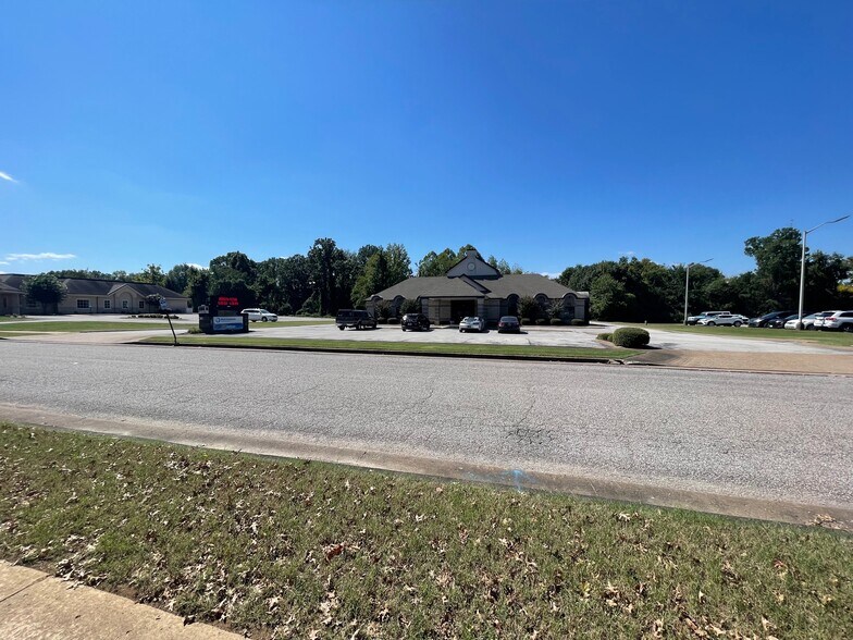 31 Physicians Dr, Jackson, TN à louer - Photo du bâtiment - Image 3 de 4