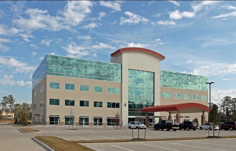 690 S Loop 336 W, Conroe, TX à louer - Photo du bâtiment - Image 3 de 3