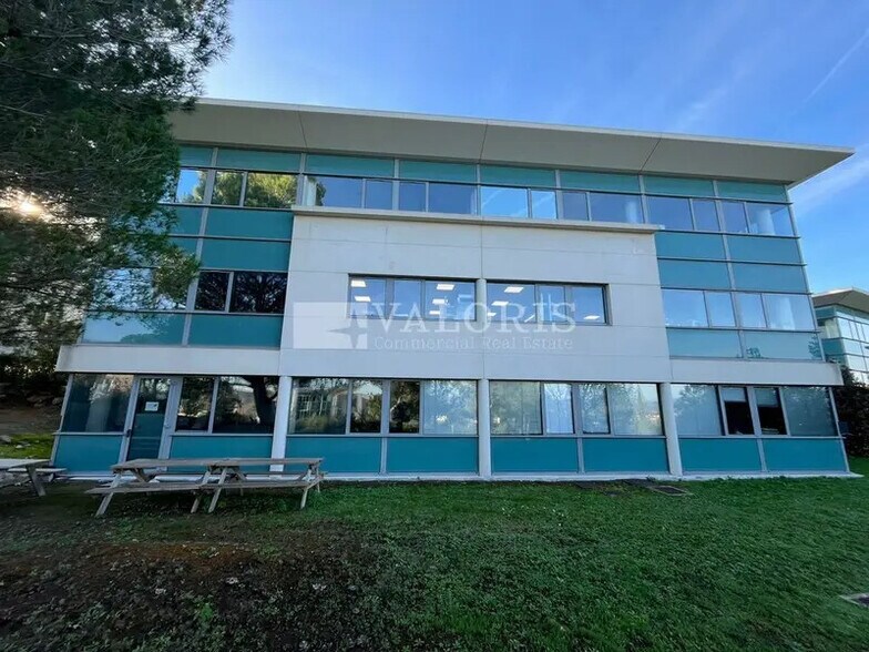 225 Rue Louis De Broglie, Aix-en-Provence à louer - Photo du bâtiment - Image 2 de 10