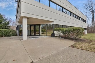 160 Chapel Rd, Manchester, CT for lease Building Photo- Image 1 of 37