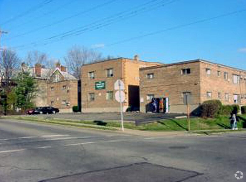906 Elberon Ave, Cincinnati, OH à vendre - Photo du bâtiment - Image 2 de 16