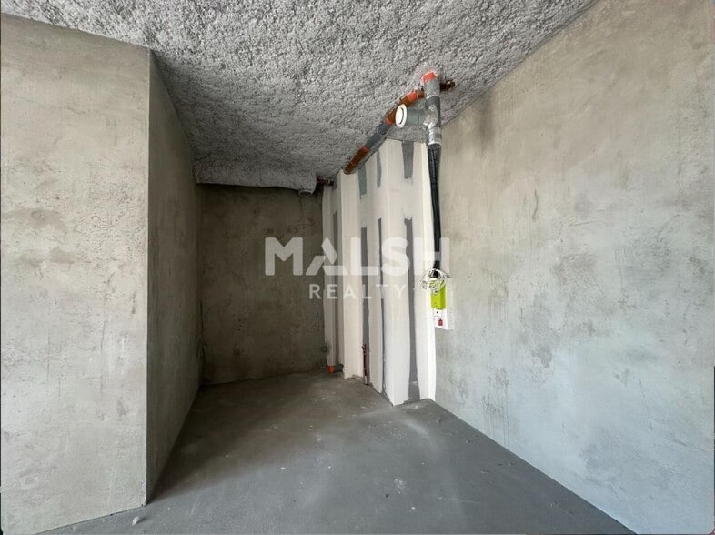 Retail in Lyon for lease - Interior Photo - Image 3 of 4