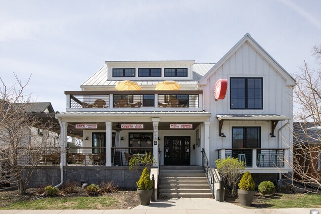 Plus de détails pour 6406 Cornell Ave, Indianapolis, IN - Commerce de détail à vendre