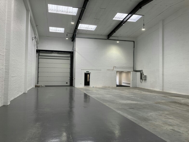 1000 North Circular Rd, London for lease - Interior Photo - Image 2 of 25